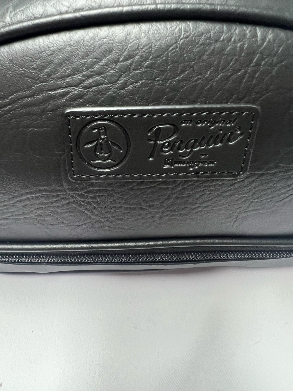 Original Penguin Travel Bag With Bottle NWT - Picture 2 of 7